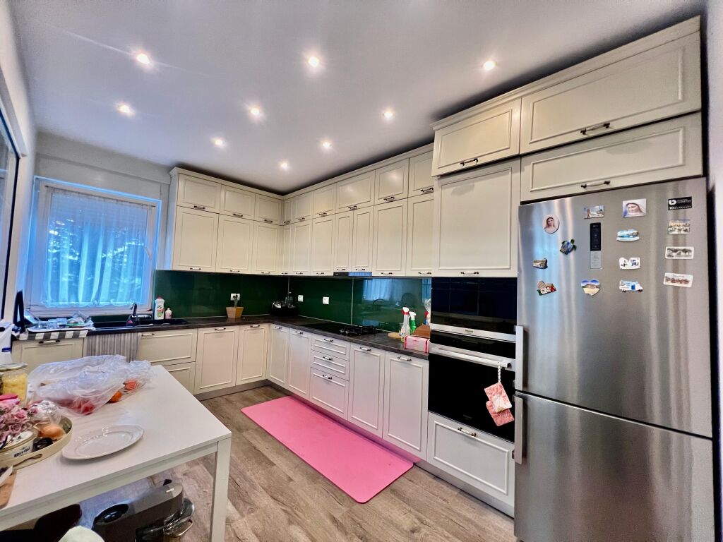 APARTAMENT ME QIRA 2+1+2 me 2 poste parkimi , LIQENI I THATE