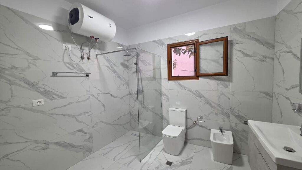 Apartament 2+1 me qera ,prane ish-Serat,Vlore