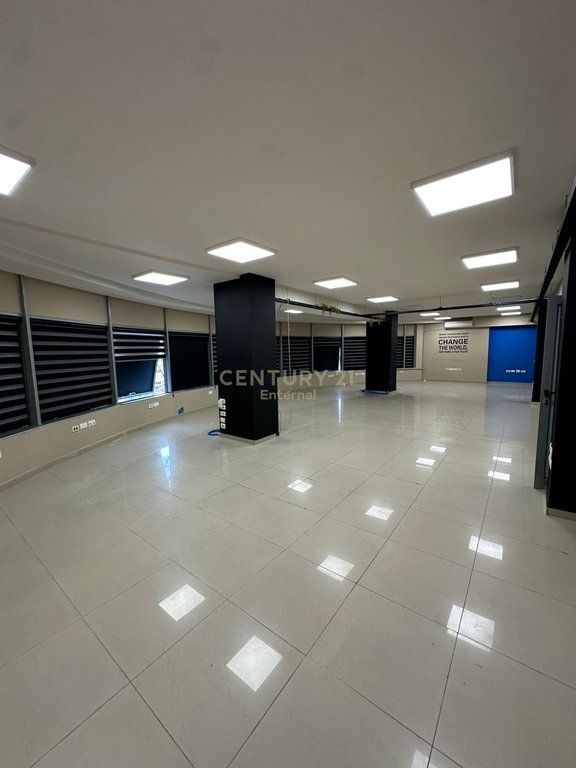 JEPET ME QERA AMBIENT KOMERCIAL 300M2 TEK KOMPLEKSI HALILI