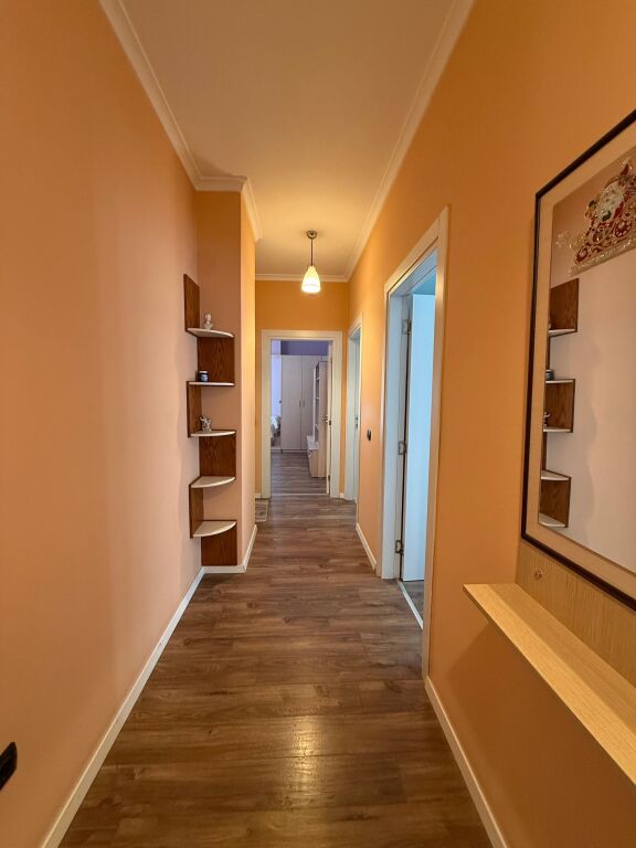 🏠IN AFFITTO Appartamento 3+1+2+Deposito+Balcone 📍Centro, Via Kavaja  🏢2° piano, palazzo nuovo con 2 ascensori 🛋L'ingresso è arredato 💶 Prezzo: 1800€  ✨L'appartamento è arredato in modo comodo &amp; moderno  •Si organizza in:  -Salone &amp; Cucina -Corridoio distributivo  -3 Camere da letto -2 Bagni -Balcone  🛋️Completamente arredato,  
