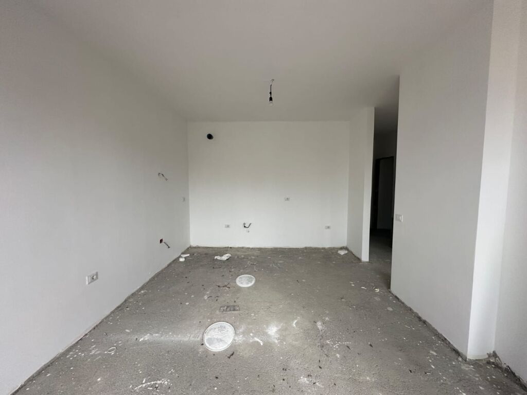 APARTAMENT 2+1 PER SHITJE NE XHAMLLIK