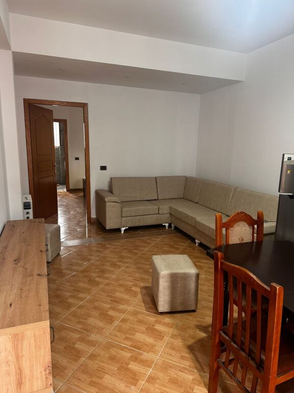🏡 Shtëpi me qera 1+1 – Astir (përballë Vila L)