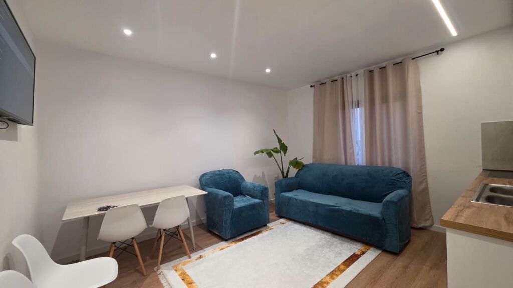 Apartament 2+1 me qera ,prane ish-Serat,Vlore