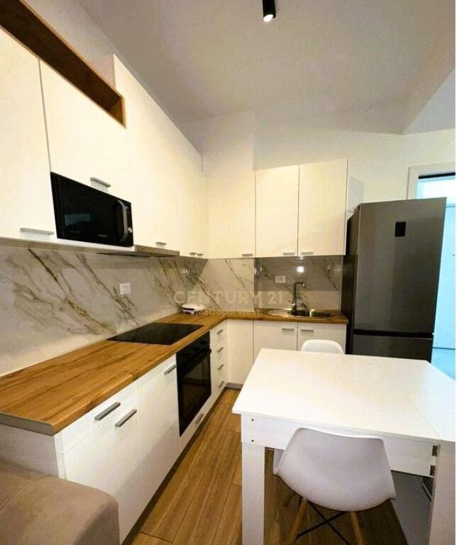 Appartamento 2+1 in Affitto nel Centro Commerciale Kristal, Tirana - 550€ | 78 m²