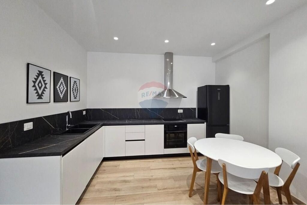 Apartament 2+1 per qira tek rruga e Elbasanit!