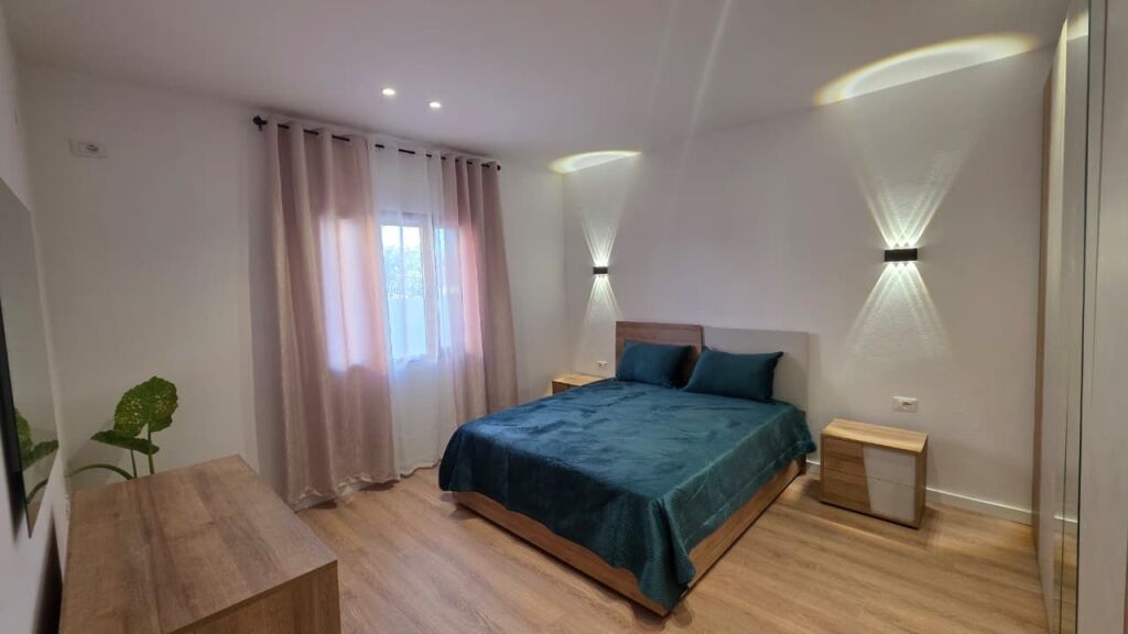 Apartament 2+1 me qera ,prane ish-Serat,Vlore