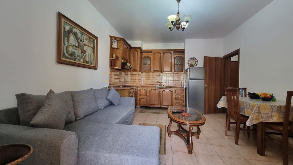 JEPET ME QIRA APARTAMENT 1+1 TEK RRUGA E DIBRES