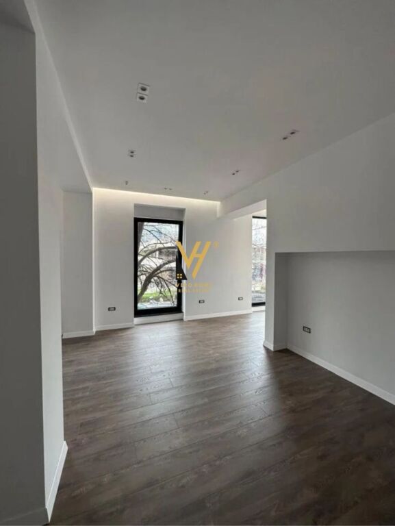 BUSINESS PREMISES 76 M2 FOR RENT IN CENTER 2,000 EURO