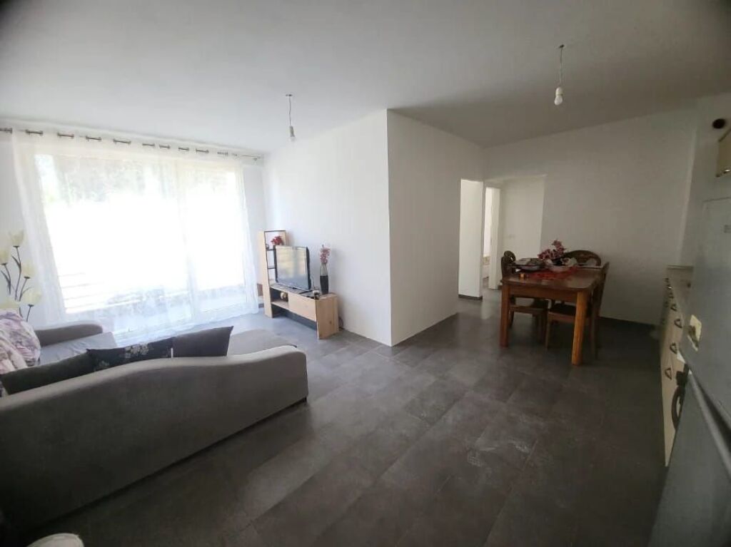 APARTMENT 2+1. 300 EURO. TOM DOSHI COMPLEX