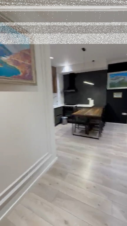 Apartament 1+1, Astir!