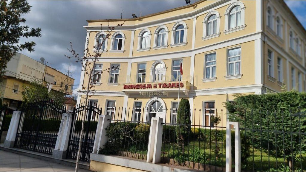 JEPET ME QIRA APARTAMENT 1+1 TEK RRUGA E DIBRES