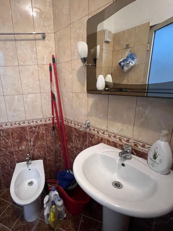 Apartament me qera 2+1+2 Rruga e Barrikadave