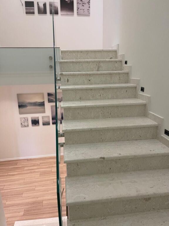 Villa moderna in vendita a Ellysium Residence, vicino a TEG