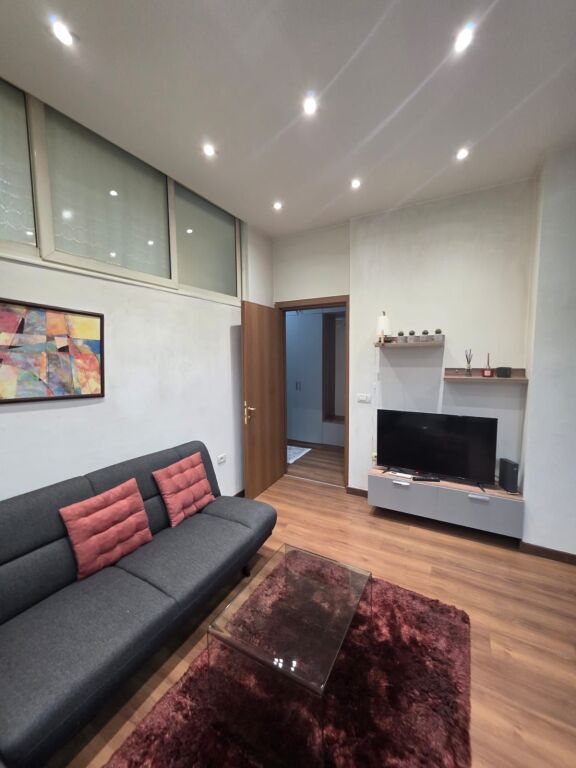 🏡 JEPET ME QERA APARTAMENT 1+1 – QENDËR (PËRBALLË TIRANA PARKING) .