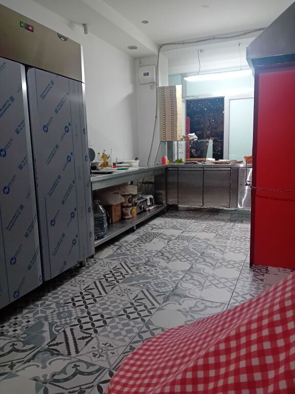 Fast food pizzeria business for sale. The premises 2 thousand euros monthly rent.