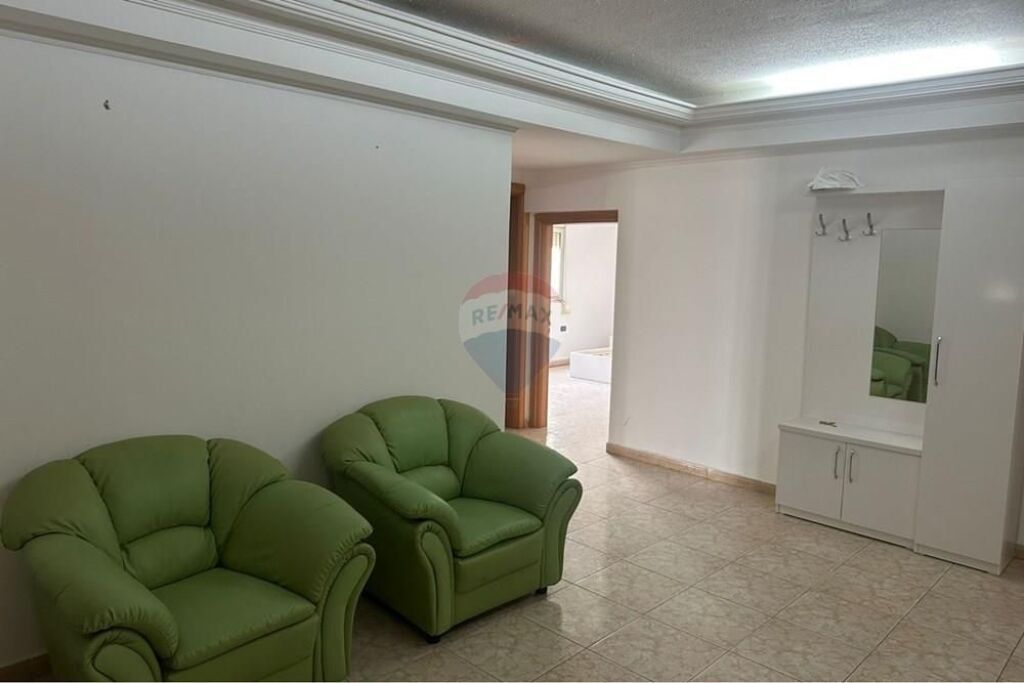 Apartment 3+1 for rent Pazari Ri