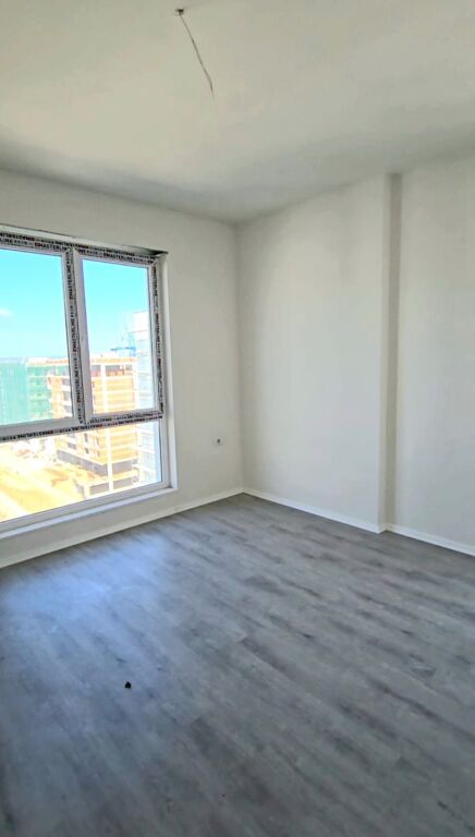 🏢A Univers City è in affitto un appartamento 3+1+2, parzialmente arredato 55,000Leke