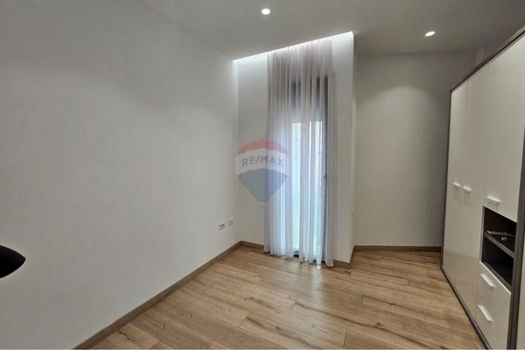 Apartament 2+1 per qira tek rruga e Elbasanit!