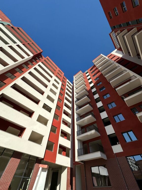 APARTAMENT 2+1 PER SHITJE NE XHAMLLIK