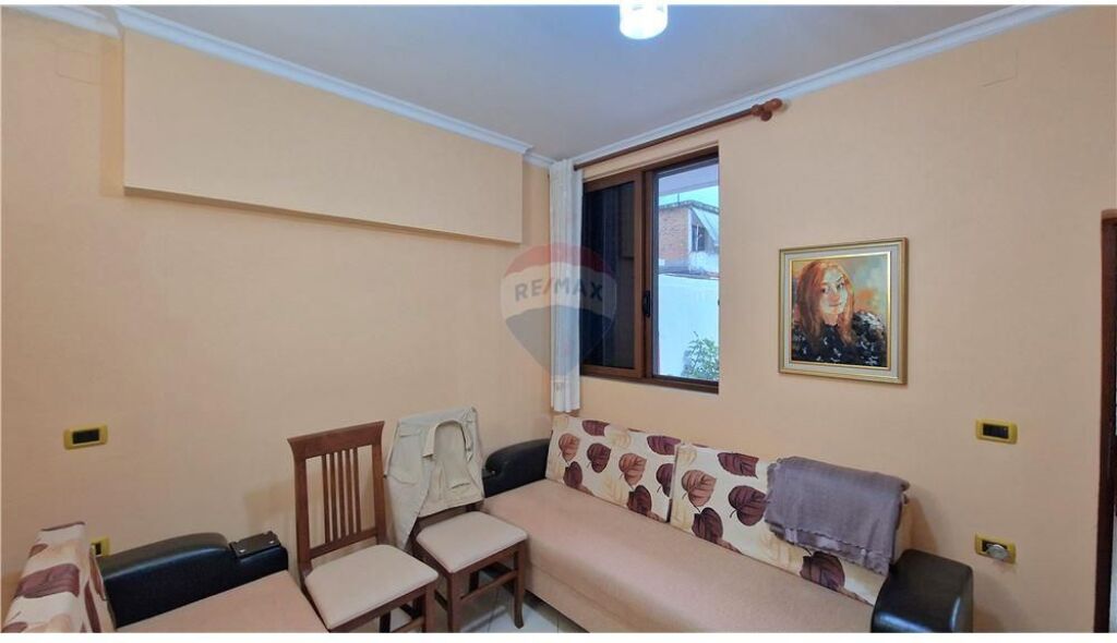 🏡 Shtëpi Private për Shitje – Vlorë (Çole, Lagjja “24 Maj”)
