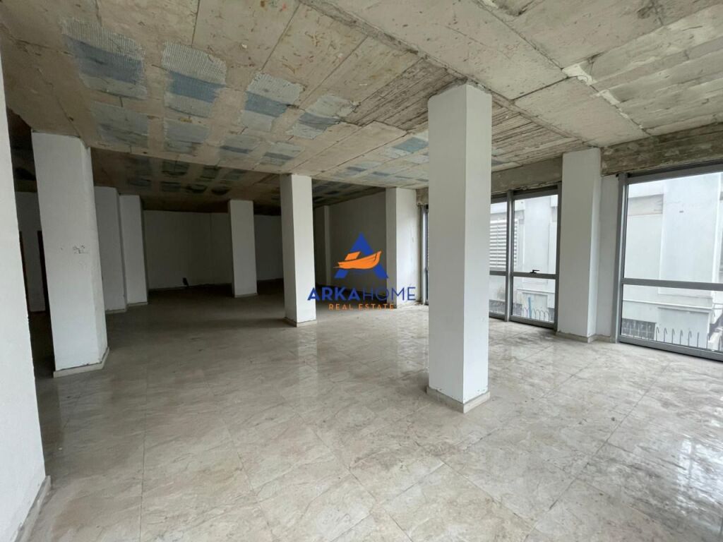 LOCALE PER UFFICI IN AFFITTO 230M2 "BLLOK, VICINO A SKY TOWER" 5500 EURO
