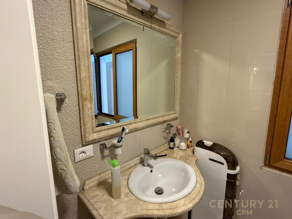 APARTAMENT 2+1+POST PARKIMI ME QIRA PRANE KOMUNES SE PARISIT!