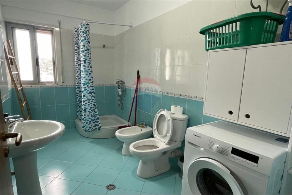 🏡 Apartament 2+1 me Qira – Rruga e Re, Vlorë