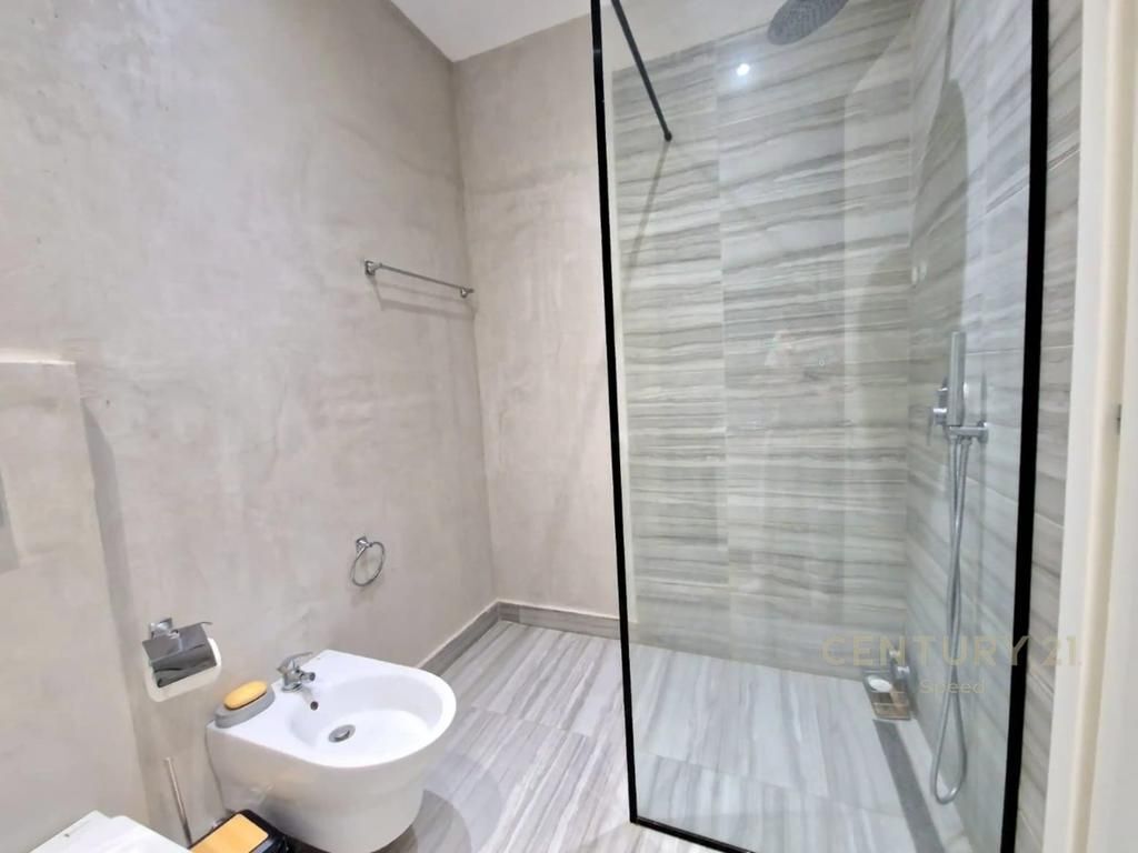 Apartament 1+1 me Post Parkimi për Qira tek Shkolla e Kuqe!