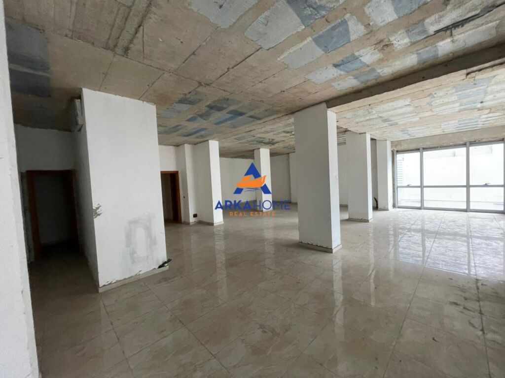 LOCALE PER UFFICI IN AFFITTO 230M2 "BLLOK, VICINO A SKY TOWER" 5500 EURO