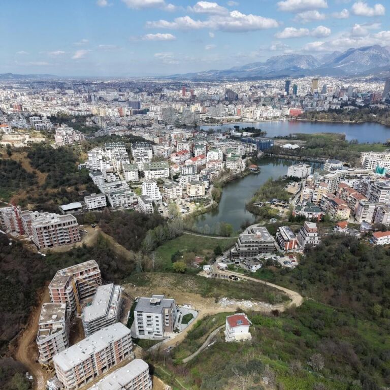 🏡✨ Shitet Apartament 2+1 – Liqeni i Thatë ✨🏡