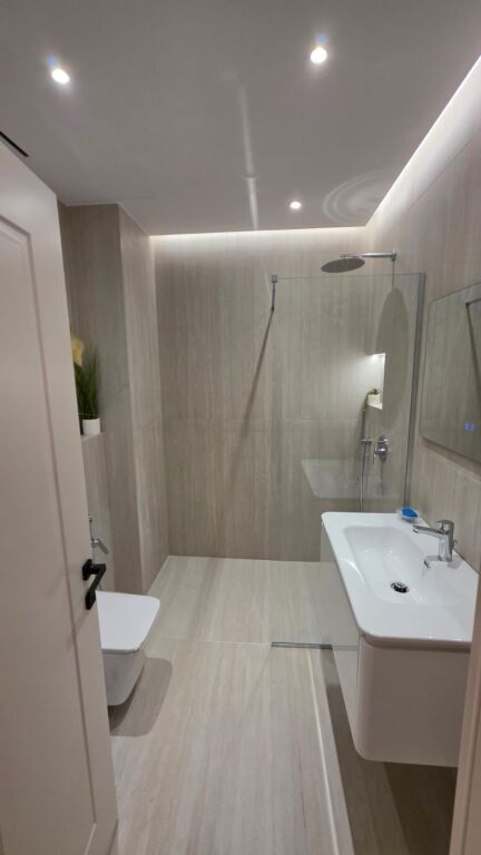 BUSINESS PREMISES AT COIN +PARKING FOR RENT