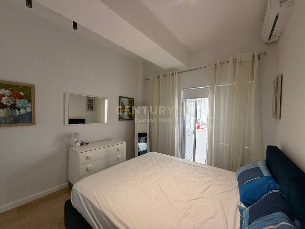 Jepet me Qira Apartament 1+1 prane Petroninit