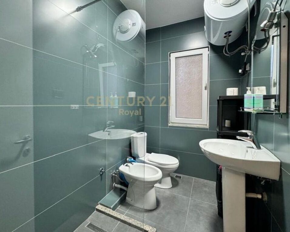 Apartament 2+1 +Post parkimi me qira , rruga e Kosovareve
