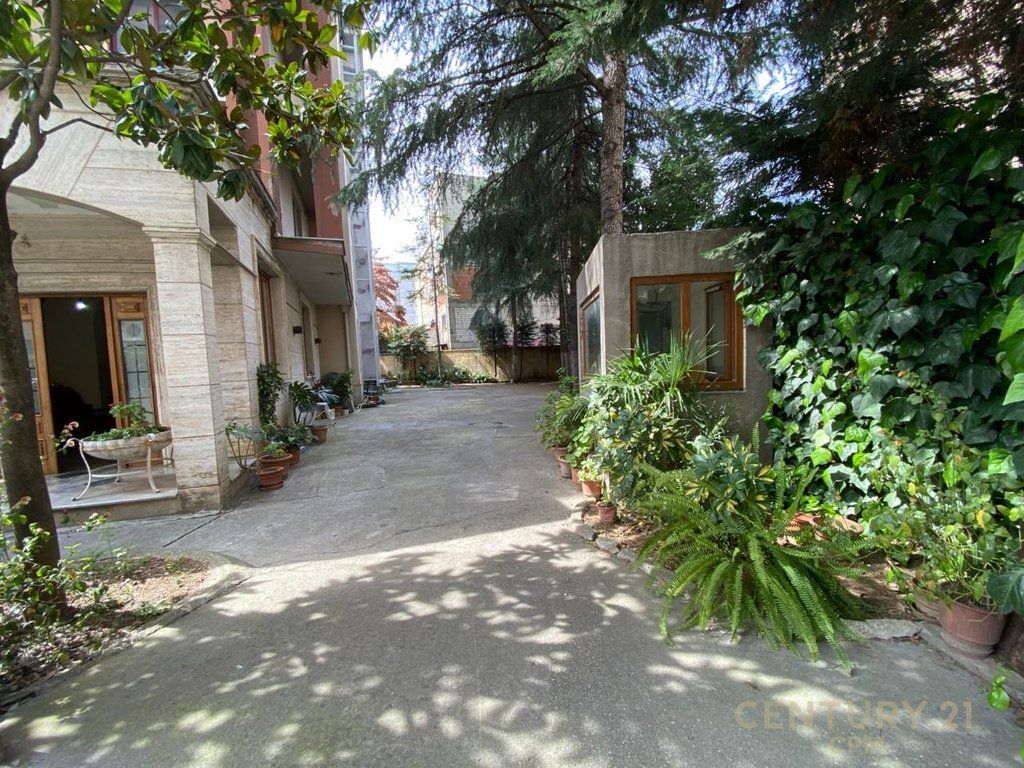 EXCLUSIVE! A 5-story business building is for rent at the former last station, New Tirana.