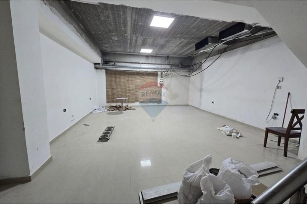 🏪 Shop – For Sale | Vlorë 📍 Behind Conad | Isa Boletini Square