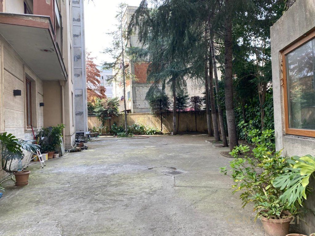 EXCLUSIVE! A 5-story business building is for rent at the former last station, New Tirana.