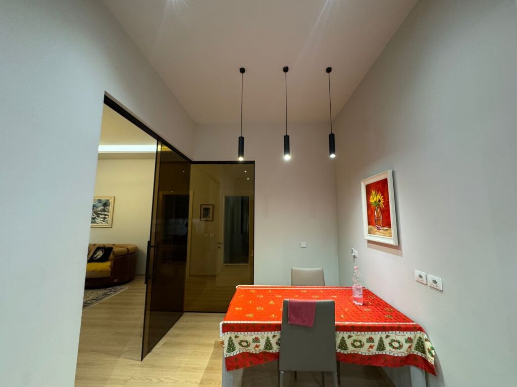 Apartament ne shitje 3+1+2 me 2 poste parkimi , Liqeni i Thate