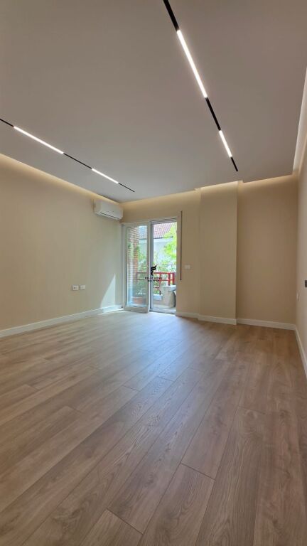 UFFICIO IN AFFITTO 131M2 AIR ALBANIA 250.000 LEKE FH-66812