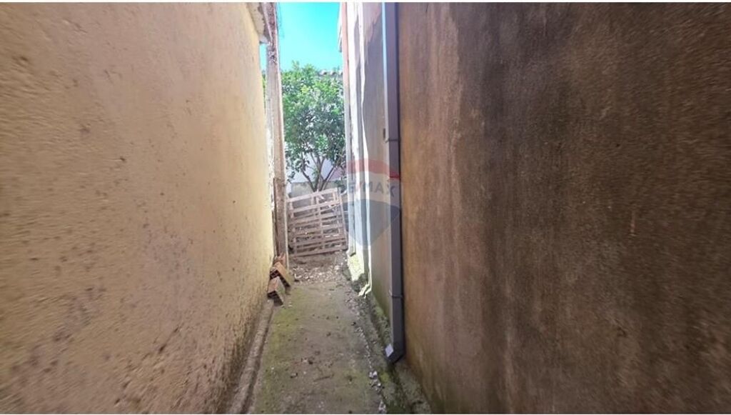 🏡 3-storey Villa for Sale – 24 Maji Neighborhood, Vlora