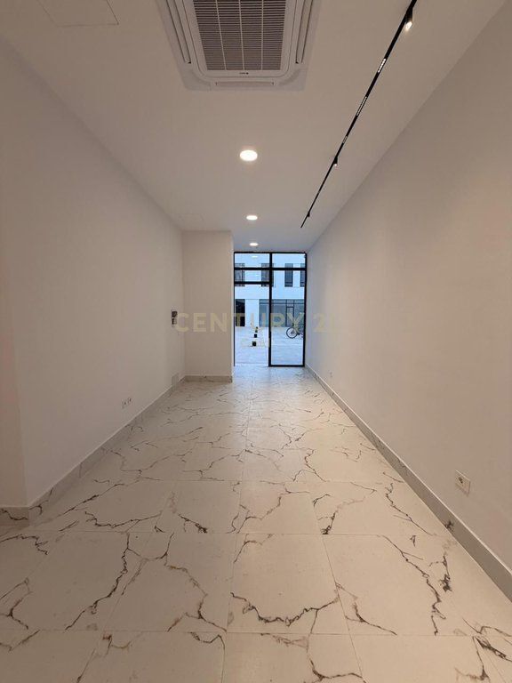 Business Unit for sale very close to Skënderbej Square (Center), Mine Peza Street - 211,200€ | 38.4 m²