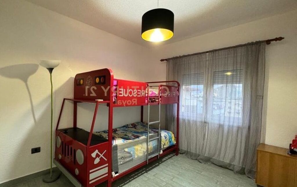 Apartament 2+1 +Post parkimi me qira , rruga e Kosovareve