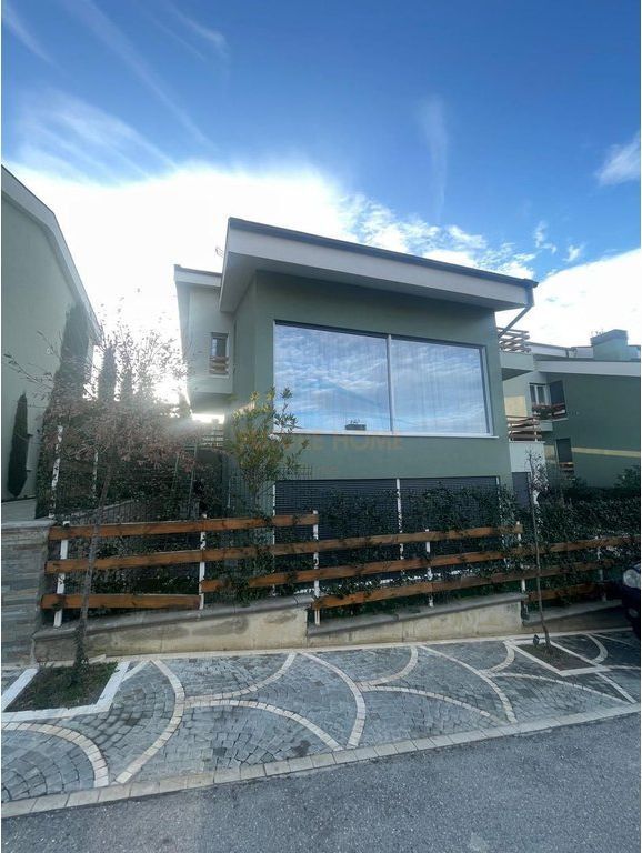 Shitet Vile 2 kateshe Long Hill Residence