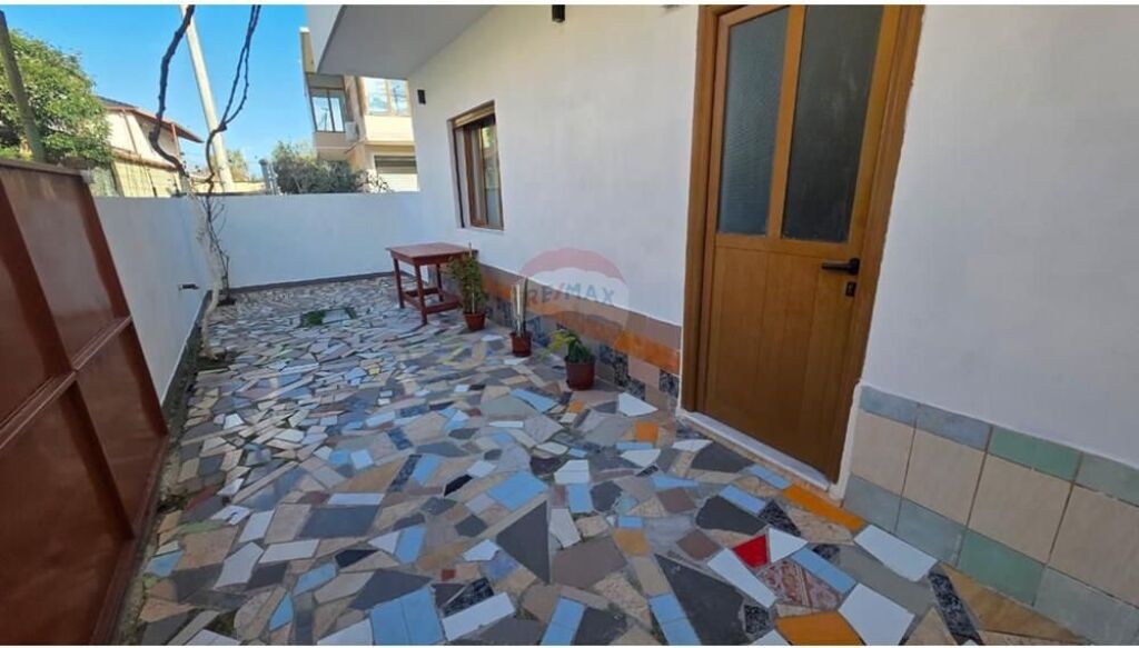 🏡 Apartament 1+1 me Qira – Rruga Lef Sallata, Vlorë