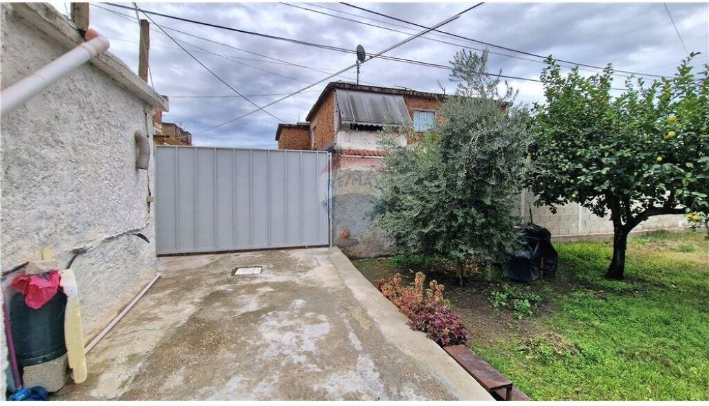 🏡 Shtëpi Private për Shitje – Vlorë (Çole, Lagjja “24 Maj”)