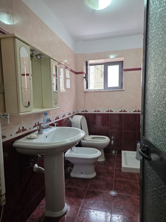 Apartament 1+1 per shitje tek Rruga e Elbasanit.