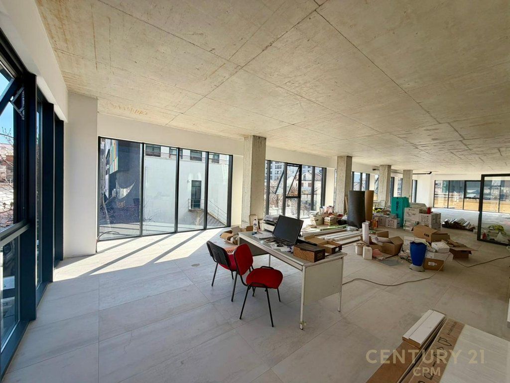 OPEN SPACE AREA 110 M² FOR RENT – NEXT TO BARRIKADAVE STREET!