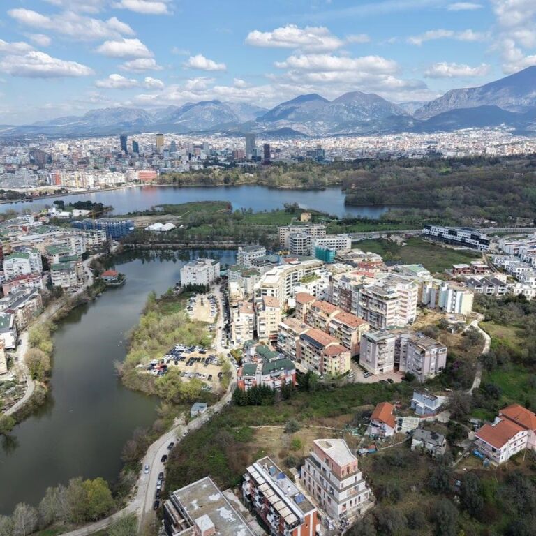 🏡✨ Shitet Apartament 2+1 – Liqeni i Thatë ✨🏡