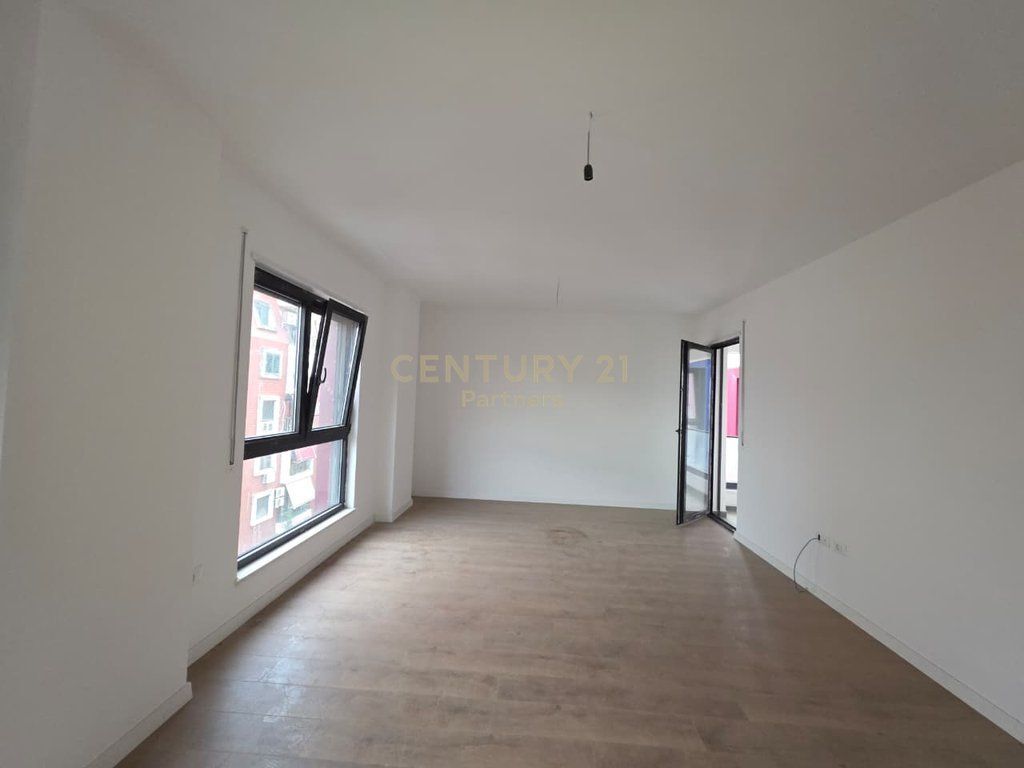 OKAZION - SHESIM APARTAMENT 2+1+2 – KOMUNA E PARISIT PRANE BAR "OSLO"