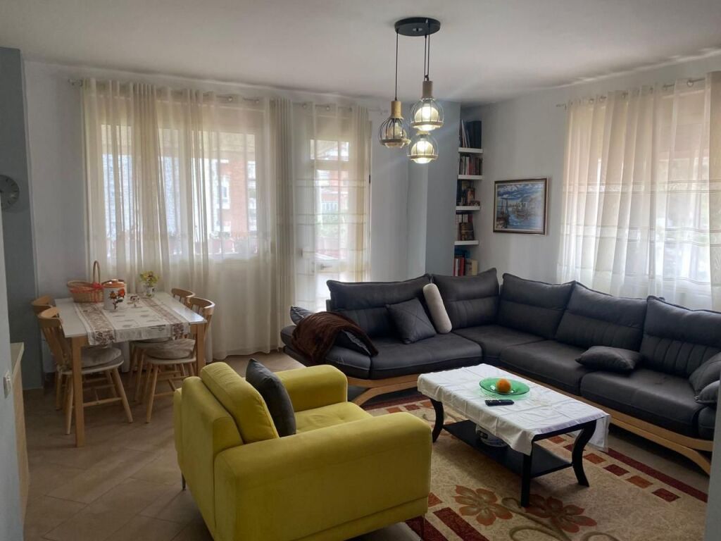 Apartament 2+1 + 3 ballkone per shitje tek Eleonora
