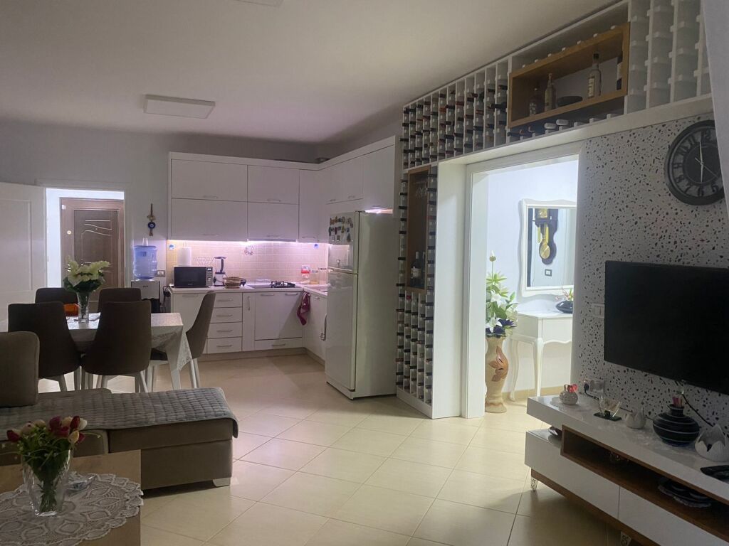 Appartamento al piano 3+1 a Pogradec